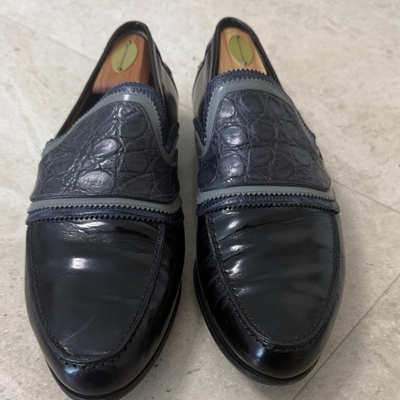 Gucci Black Leather Loafers with Textured Detail main image 2